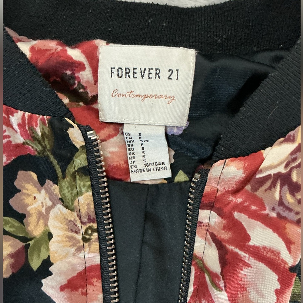 Forever 21 Floral Zip-Up Jacket - Picture 4 of 4